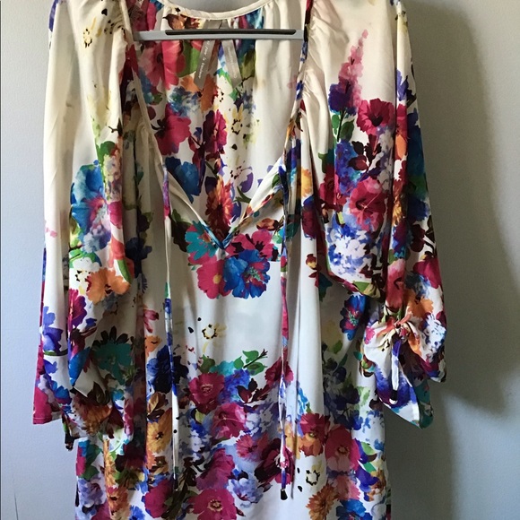 Ladies Casual Blouse - Picture 3 of 16